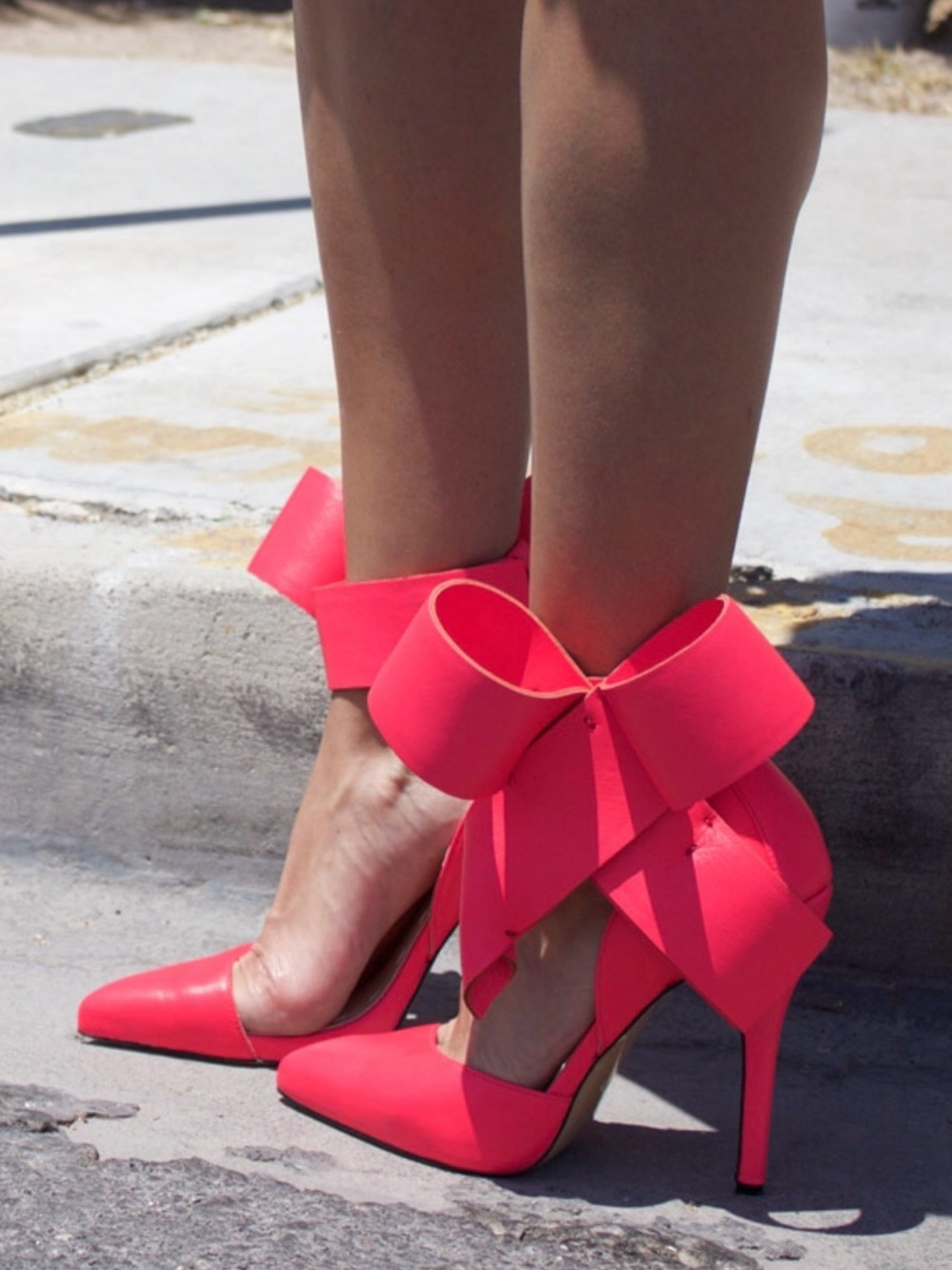 Aminah Abdul Jillil Satin Bow Stiletto Pump size 8 Neon Coral
